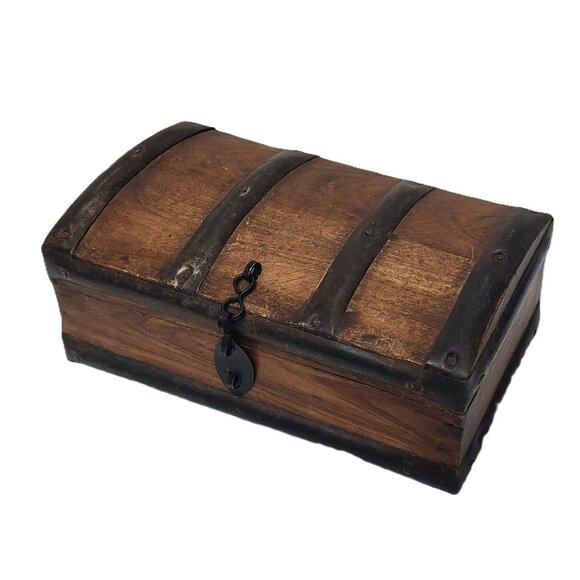 Decorative Foreside Hand Crafted Wooden Box with Metal Close Fastener - Picture 6 of 6